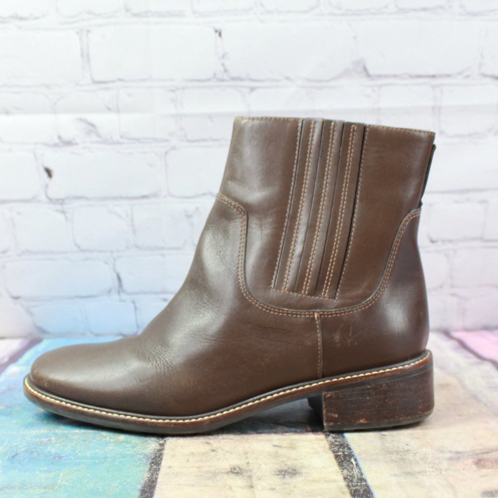 LL Bean Women's Brown Leather Ankle Chelsea Pull on Ankle Boots Brazil Made 7 M - Picture 1 of 9